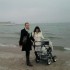 Lenka na spacerze z mamą i babcią gdyńską plażą :&#41;