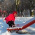 zimą na zjeżdżalni też może być fajnie