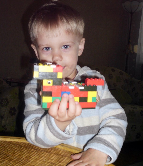 Zdjęcie zgłoszone na konkurs eBobas.pl Piesek samodzielnie zbudowany rączkami 3 letniego Mateuszka :&#41;