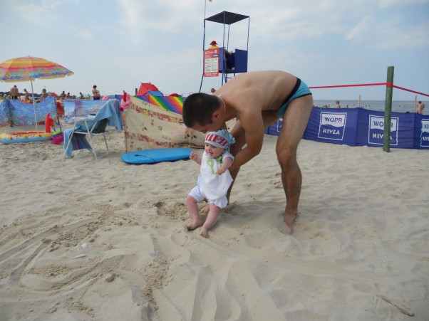 Antoś z tatą Zabawa z tatą &#45; plaża w Świnoujściu