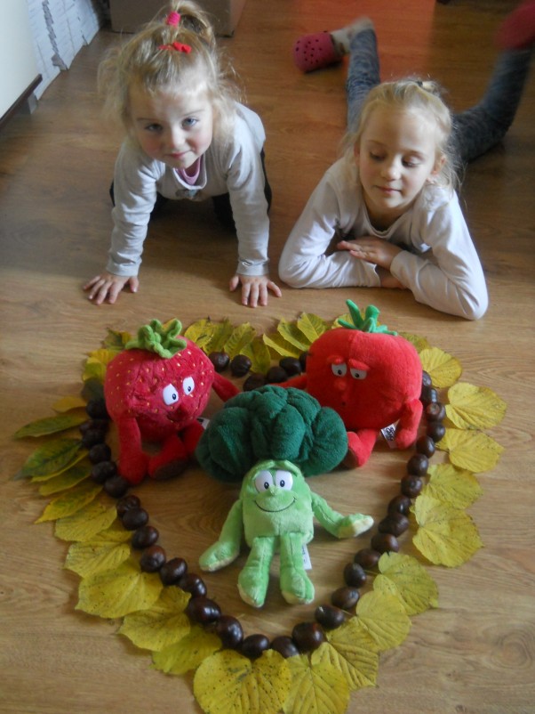 Zdjęcie zgłoszone na konkurs eBobas.pl My tak w domu jesień spędzamy z pluszakami się bratamy :&#41;\nLubimy bardzo nimi się bawić i z darów jesieni wam serce przedstawić :&#41;