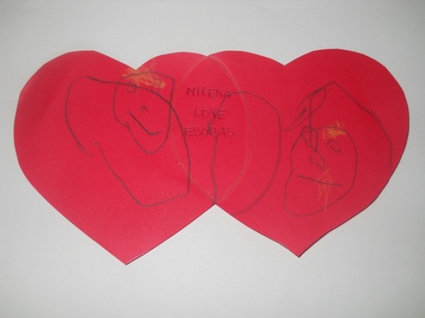 Zdjęcie zgłoszone na konkurs eBobas.pl Milenka narysowała siebie oraz ebobasa w dwóch serduszkach przy których tworzeniu pomagała mama:&#41; Wiek:3 lata i 2 dni:&#41;:&#41;