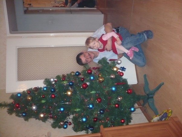 Boże Narodzenie 2010 Ela z tatusiem przy choince