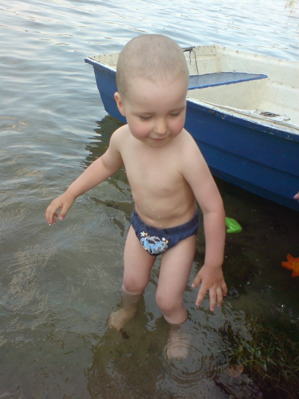 Zdjęcie zgłoszone na konkurs eBobas.pl Moja pierwsza kąpiel w jeziorze.