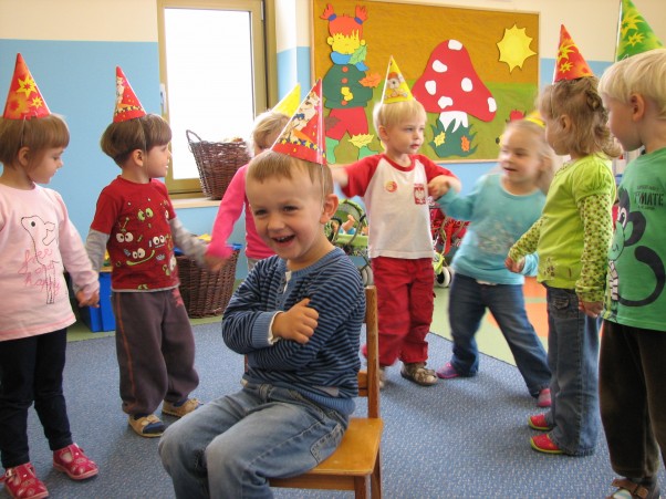 Zdjęcie zgłoszone na konkurs eBobas.pl Adaś i jego 3 urodzinki obchodzone w przedszkolu &#45; cóż za radość :D nie ma to jak być przedszkolakiem!!!