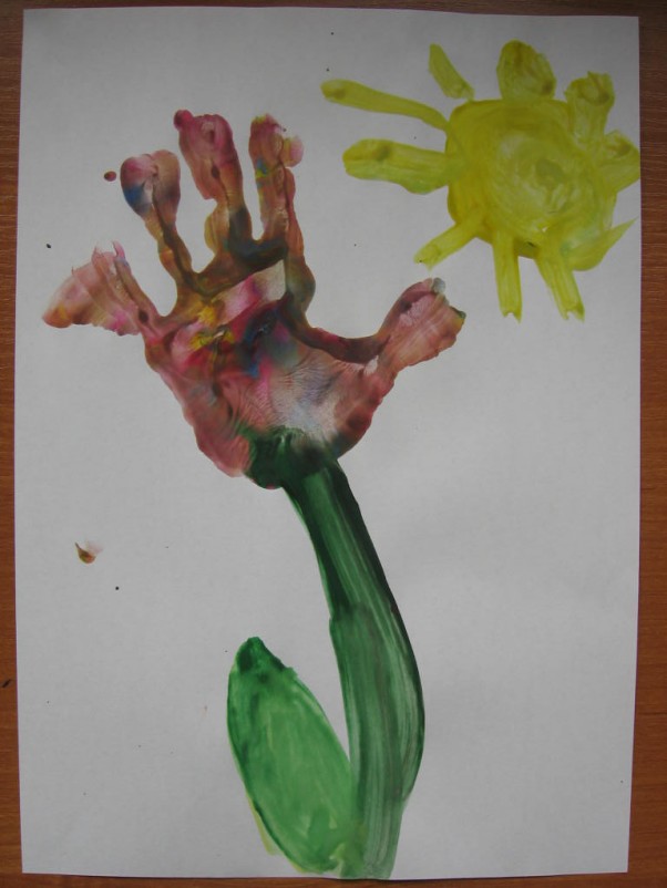 Dla Ciebie Mamusiu! Niespełna 4 letni Michaś przygotował prezent dla mnie. Jest to piękny tulipan, wykonany z jego rączki.