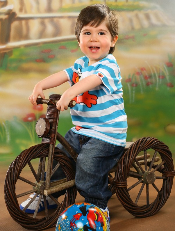Zdjęcie zgłoszone na konkurs eBobas.pl Roześmiany 2&#45;letni Maksio na rowerku  :&#41;\n&quot;Kiedy śmieje się dziecko, śmieje się cały świat.&quot; Janusz Korczak 