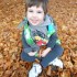 Mój synek na spacerku , spotkał Panią Jesień , która obsypała nas kolorowymi liśćmi :&#41;