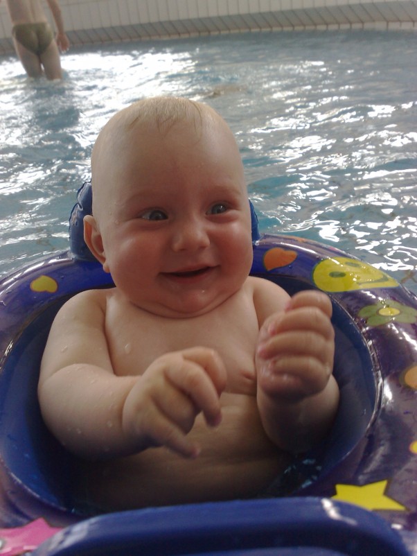 Bartuś&#45; marynarz Mały Bartuś w aquapark. To była jego pierwsza styczność z wodami na basenie .Był bardzo szczęśliwy i zadowolony;&#41;