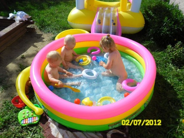 Zdjęcie zgłoszone na konkurs eBobas.pl Z kuzynkami w basenie :&#41; świetna zabawa !!
