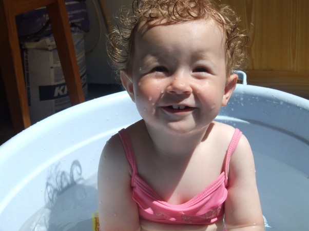 Mała Martynka !!! Uwielbiam chlapać się w wodzie!!!