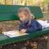 Jesienne czytanie w parku podczas odpoczynku po nauce jeżdżenia na rowerku... :&#41;