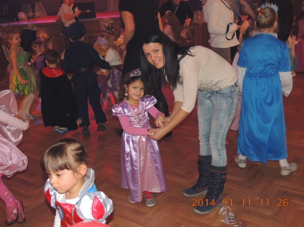 Milenka z Mamusią  Mój pierwszy bal ale była fajna zabawa 