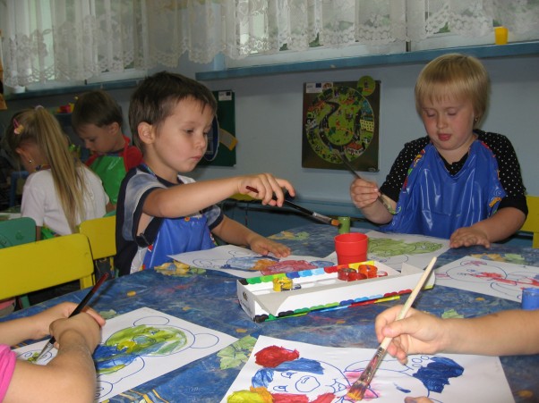 Wspólne malowanie Malowanie farbami, to coś co dzieci lubią najbardziej:&#41;