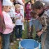 Podczas wrześniowego pikniku w stylu country, było wiele fajnych zabaw, które bardzo podobały się dzieciom. Mój Oskarek próbuje złowić rybkę:&#41;