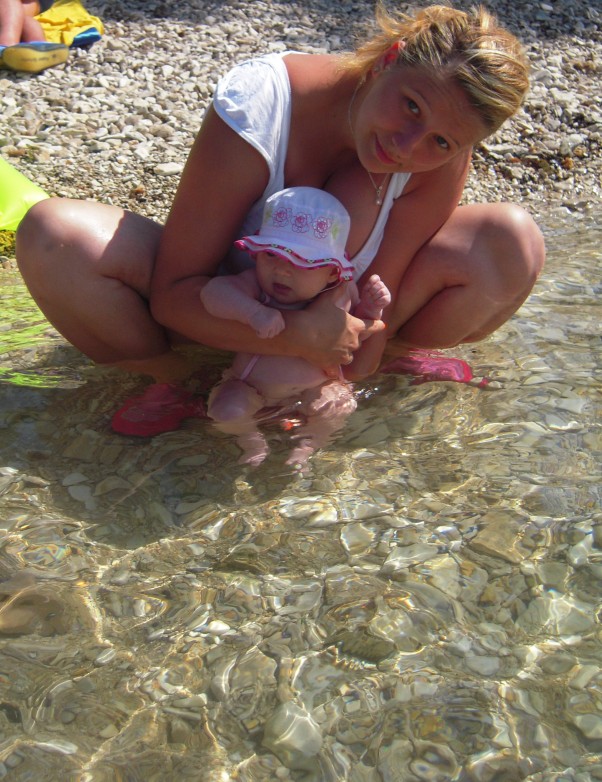 Chorwacja Pierwsza kąpiel Michalinki w morzu :&#41; :*** &lt;3