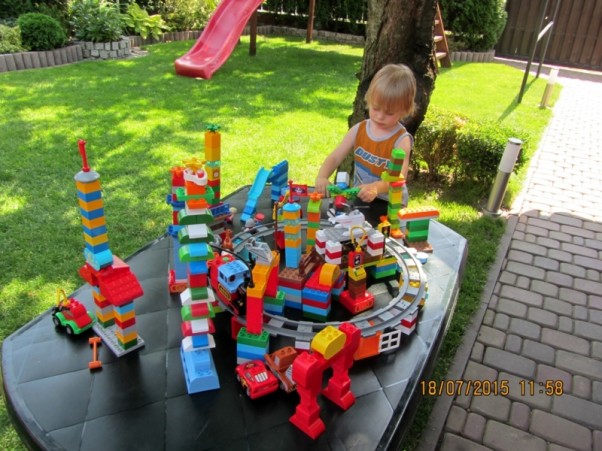 Zdjęcie zgłoszone na konkurs eBobas.pl Zabawy z Lego zawsze są kreatywne i pomysłowe.