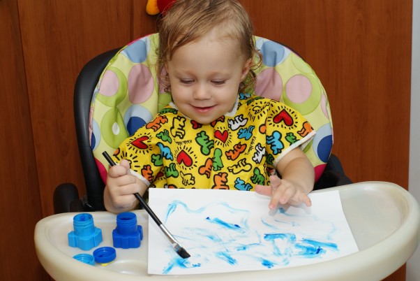 Zdjęcie zgłoszone na konkurs eBobas.pl Weronika,2latka i 3 miesiące maluje niebo:&#41;