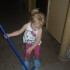 Weronika  2,5  roku,,szczotka  w  łapki i zamiatamy korytarzyk,aby ślinił czystością:&#41; aby mama,miała mniej pracy:&#41;