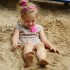 Zabawy  w  piasku,uśmiech  od  ucha  do  ucha:&#41;Weronika  4  latka czarna285