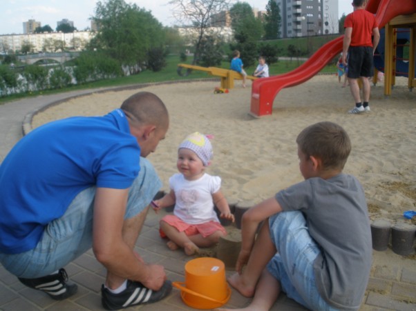 Zdjęcie zgłoszone na konkurs eBobas.pl Bo z rodziną fajnie jest, można świetnie spędzać czas :&#45;&#41; a w majowe ciepłe dni, na plac zabaw ruszać czas :&#45;&#41;