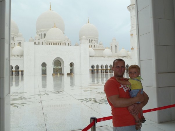 Zdjęcie zgłoszone na konkurs eBobas.pl tata i synek na wakacjach w Abu Dhabi:&#41;