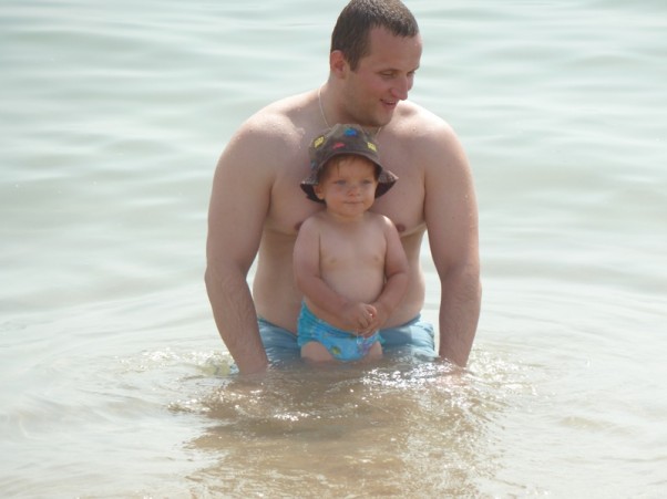 Zdjęcie zgłoszone na konkurs eBobas.pl najlepiej jest uczyć się pływać z tatą:&#41;z nim się nie boję nawet największych fal:&#41;