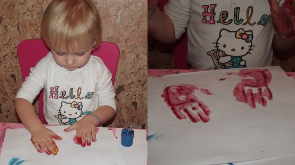 Rączki ładne mam:&#41;  Własnoręczny odcisk dłoni :&#41; Córeczka ma zawsze sporo radości, kiedy sama maluje sobie rączki :&#41; a potem je odbija :D 