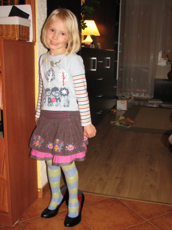 Zdjęcie zgłoszone na konkurs eBobas.pl Moje pierwsze szpileczki, dziewczynom oszaleja w przedszkolu, ja też:&#41;