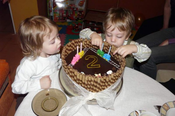 Zdjęcie zgłoszone na konkurs eBobas.pl 2 urodziny 2 dzieci :&#45;&#41;