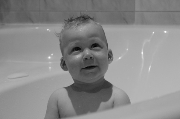 zdziwiony:&#41; Pawełek podczas kąpieli