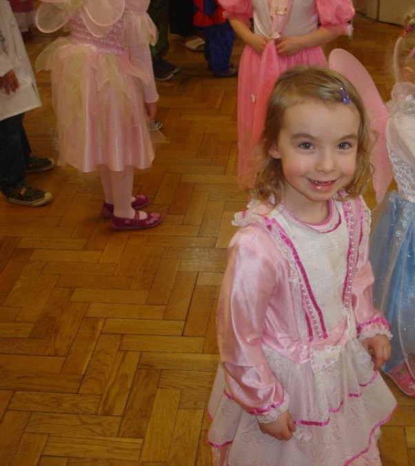 Zdjęcie zgłoszone na konkurs eBobas.pl Olusia lat 5 na balu w przedszkolu:&#41;