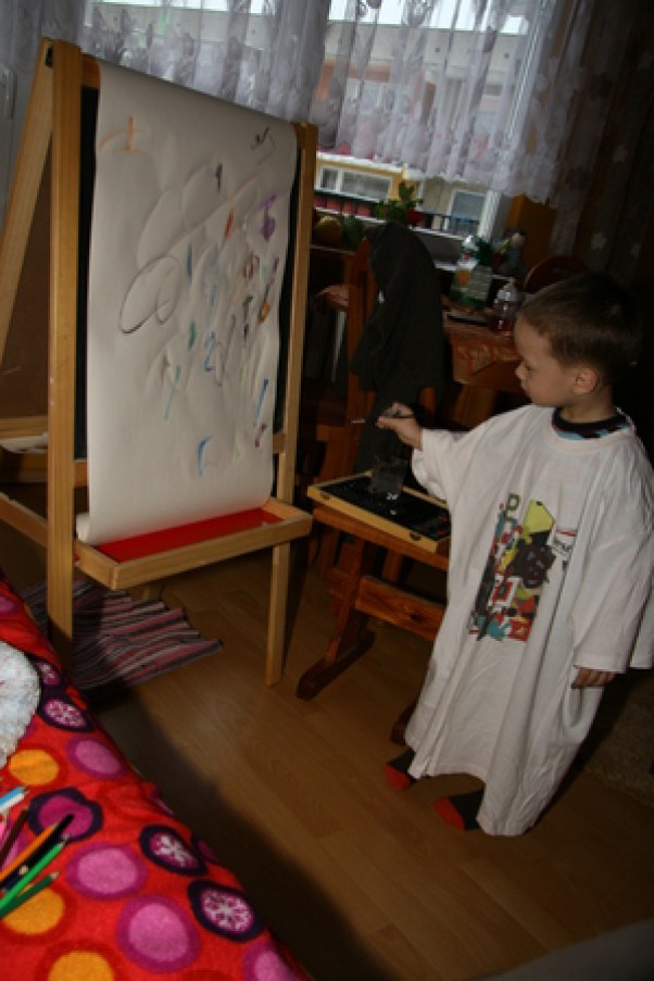 Mój mały artysta&#45;&#45;&#45;&#45; 3 letni Piotruś Wielcy malarze też zaczynali od szkiców......