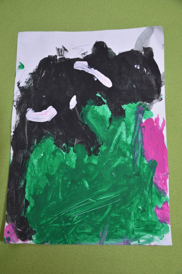Jak ktoś nie wie &#45; to jest kot na drzewie:&#41; To dzieło 4 letniego Mateuszka, który postanowił namalować obrazek, a potem go nazwać  i doszedł do wniosku ,że to czarny kot dziadka na drzewie....:&#41;