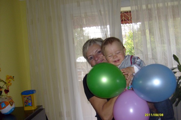 Zdjęcie zgłoszone na konkurs eBobas.pl Kacperek z  kochaną babcią Elą