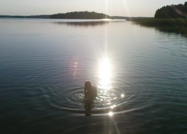 Maja w wodzie.jpg kąpiel przed zachodem słońca :&#41;