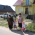Agata i Agnieszka idą na spacer z Babciami.