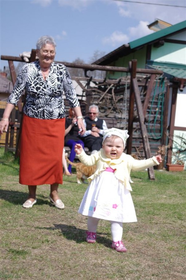 z pradabcią najlepsza zabawa to uciekanie prababci 