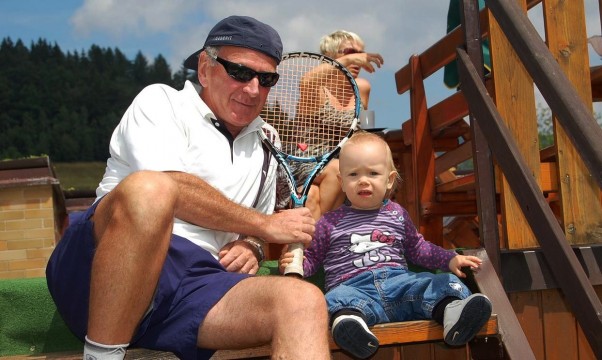 Zdjęcie zgłoszone na konkurs eBobas.pl Lekcja tenisa z dziadkiem