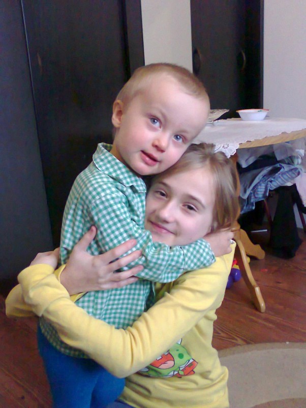 Zdjęcie zgłoszone na konkurs eBobas.pl Bezgraniczna miłość rodzeństwa do siebie:&#41;