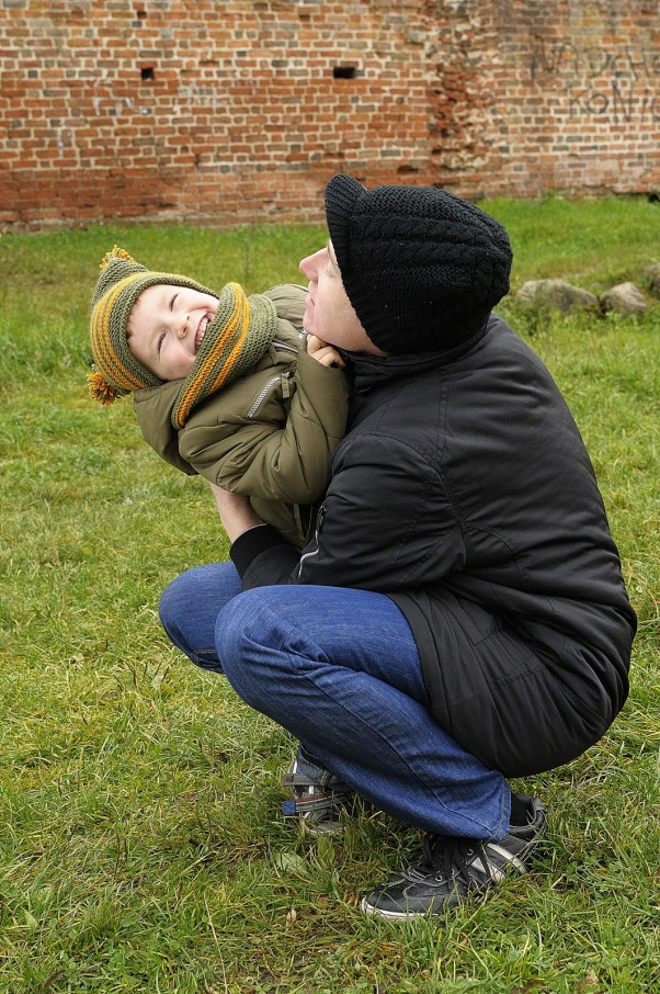 Jak szaleć to tylko z tatusiem... Rodzinne zabawy czyli jak jesienną szarość zamienić w tęczowy uśmiech...