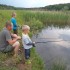 Zapatrzeni w wodną toń w ręku trzymający tajną broń :&#41; Razem z synami łowimy ryby