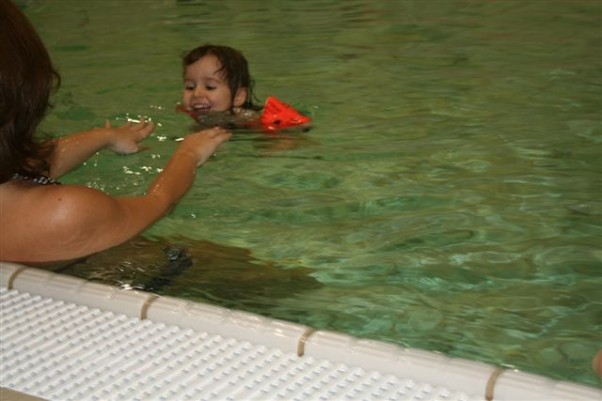 Zdjęcie zgłoszone na konkurs eBobas.pl już sama pływam, Martynka :&#41;