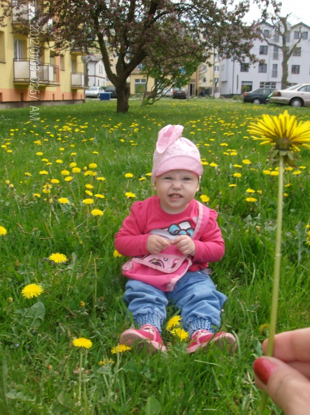Zdjęcie zgłoszone na konkurs eBobas.pl Najszczęśliwsze jest dziecko które może bez ograniczeń bawić się na łonie natury :*