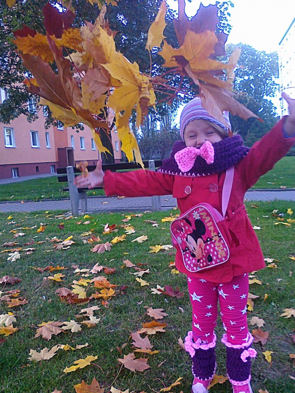 Zdjęcie zgłoszone na konkurs eBobas.pl I jesienią nie ma czasu na nudę. \nCzas na szaleństwa, wariacje \ni w kolorowych liściach tańce.