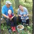 Rodzinna wyprawa na grzybki łączy trzy pokolenia naszej rodziny. Jesień to czas wypraw z ukochanym dziadkiem na grzyby to okazja do podziwiania darów jesiennych lasów .....