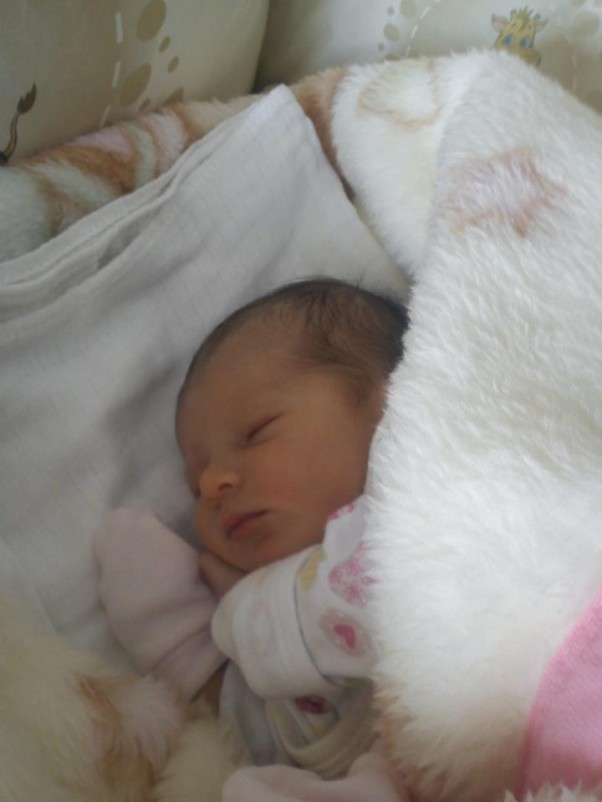 Zdjęcie zgłoszone na konkurs eBobas.pl Moja córeczka Dominisia śpi jak aniołek:&#41;