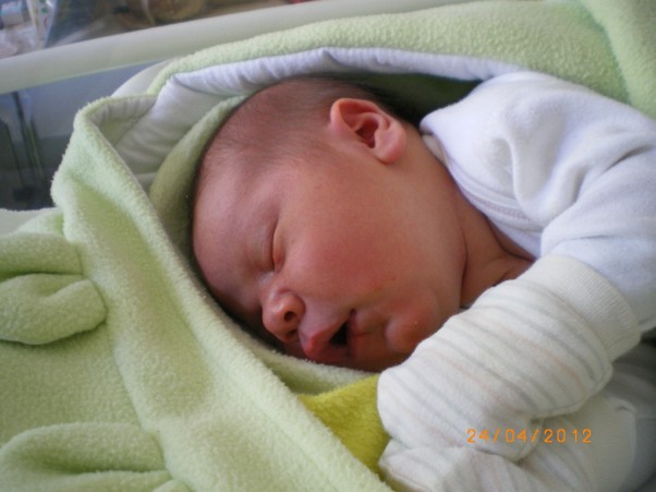 Aleksander :&#41; Aleksander 22.04.2012 4310g 58cm.JPG