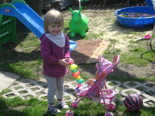 Zdjęcie zgłoszone na konkurs eBobas.pl Opieka nad własnym &quot;dzieckiem&quot; czyli lalką to świetna zabawa :&#41;