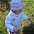 radość dziecka po znalezieniu pierwszego wiosennego kwiatuszka &#45; bezcenna;&#45;&#41;